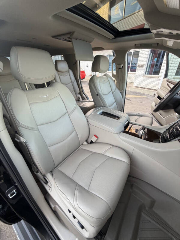 2017 Cadillac Escalade Luxury