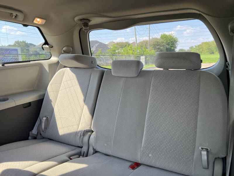 2020 Toyota Sienna LE 7-Passenger