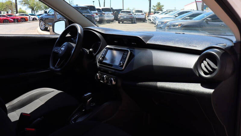 2023 Nissan Kicks S