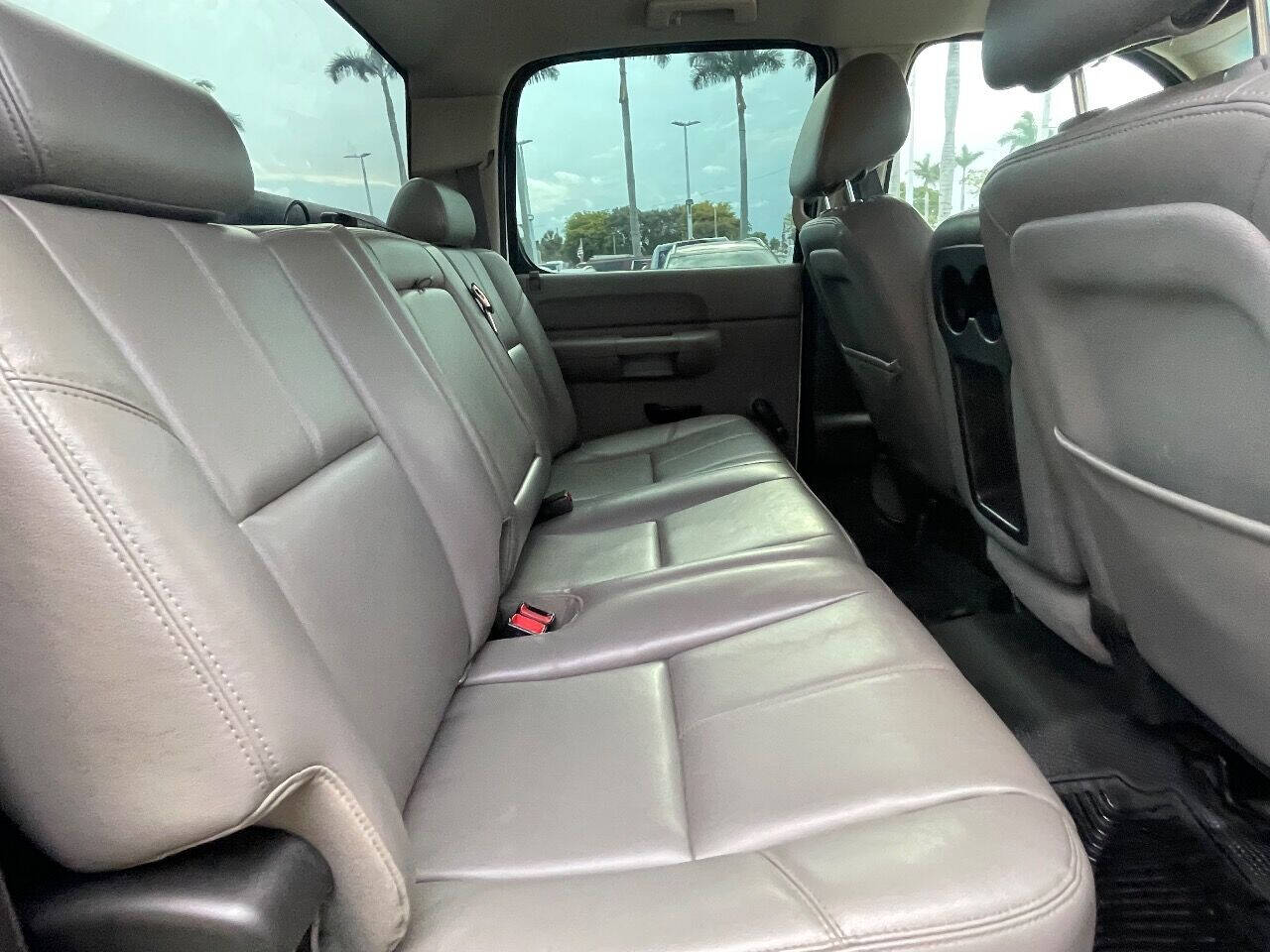 2013 Chevrolet Silverado 3500HD  - $29,900