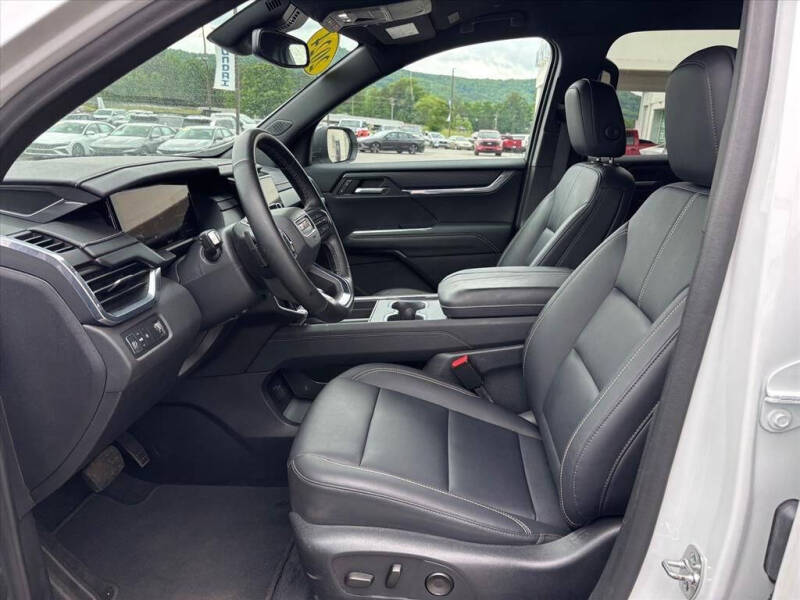 2024 GMC Acadia Elevation