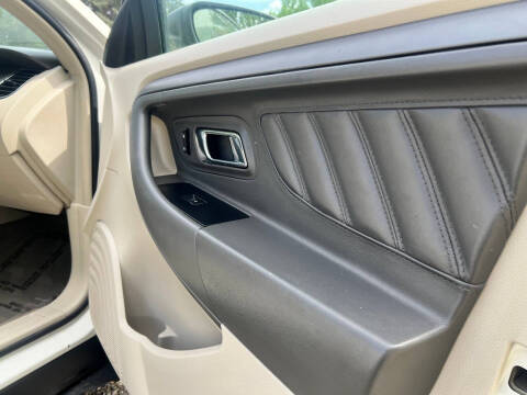 2011 Ford Taurus SE