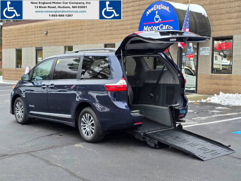 2019 Toyota Sienna XLE's photo