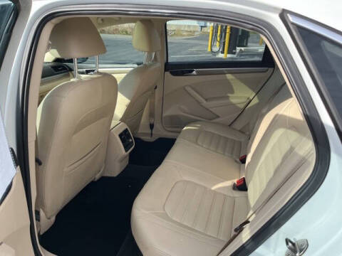 2017 Volkswagen Passat V6 SEL Premium