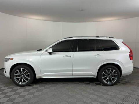 2017 Volvo XC90 T6 Momentum