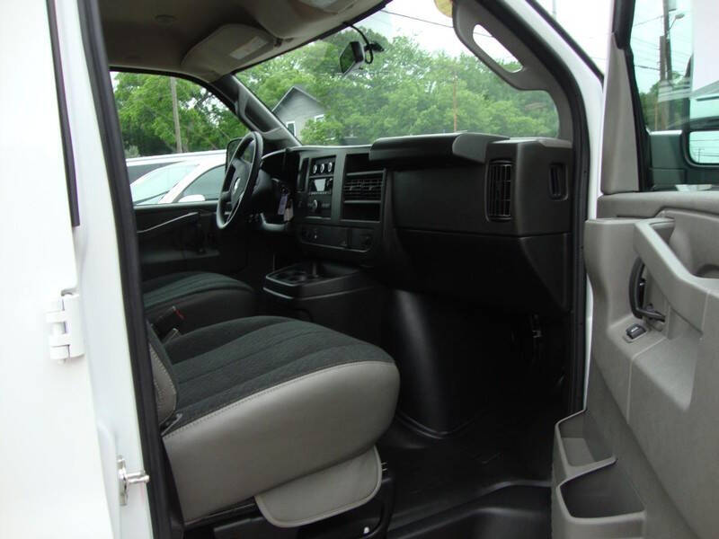 2025 Chevrolet Express 2500