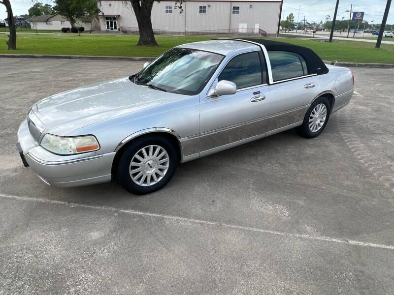 2004 Lincoln Town Car for sale at M A Affordable Motors in Baytown TX