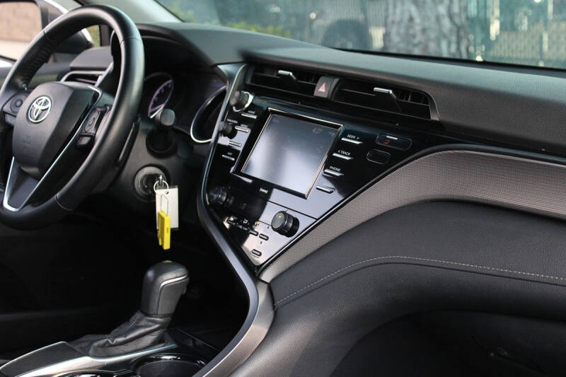 2020 Toyota Camry SE