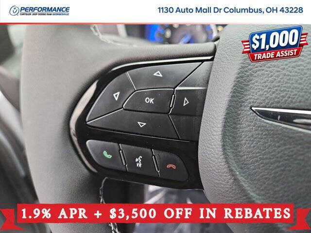 2026 Chrysler Pacifica Select