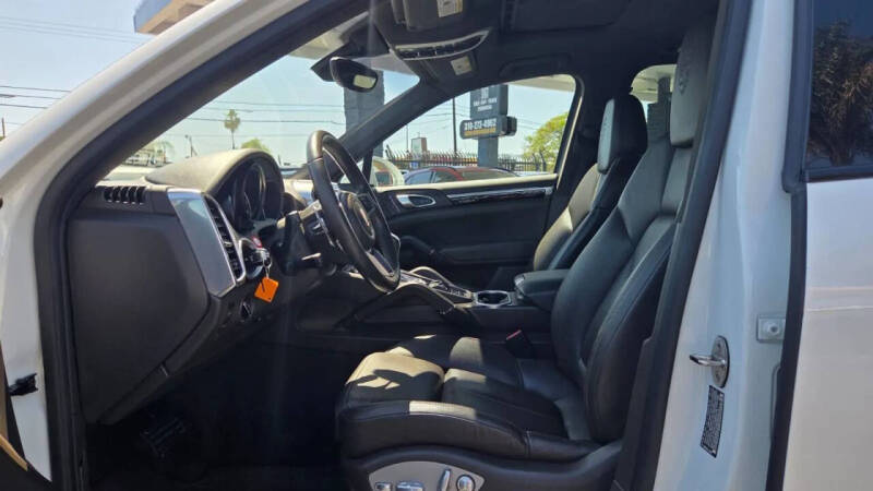 2017 Porsche Cayenne Platinum Edition