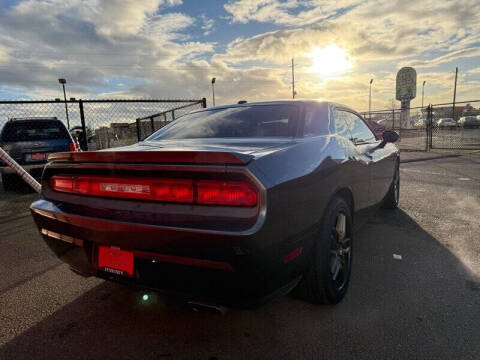 2013 Dodge Challenger R/T Plus