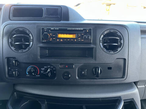 2023 Ford E-Series E-450 SD