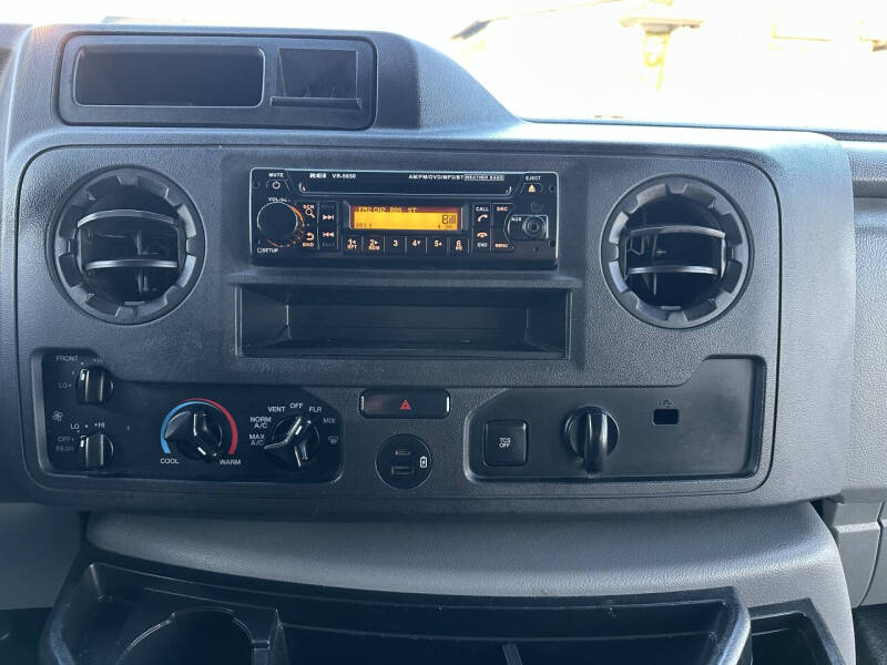 2023 Ford E-Series E-450 SD