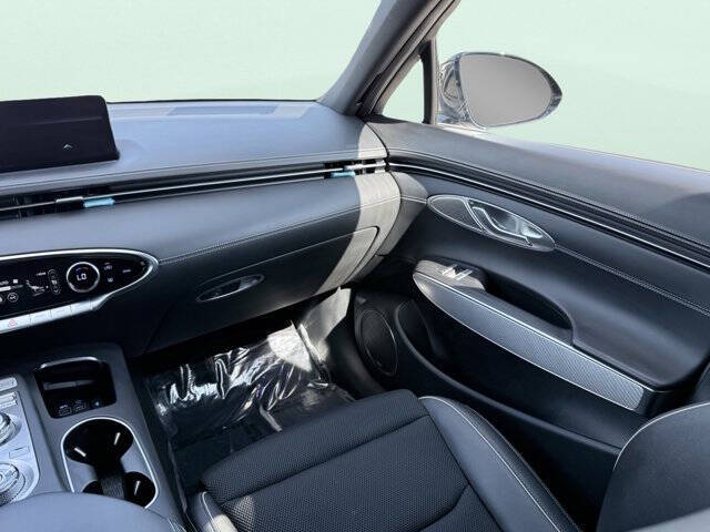 2022 Genesis GV70 2.5T Standard