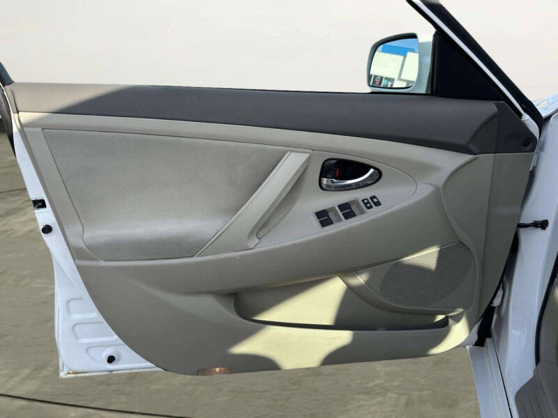 2011 Toyota Camry LE