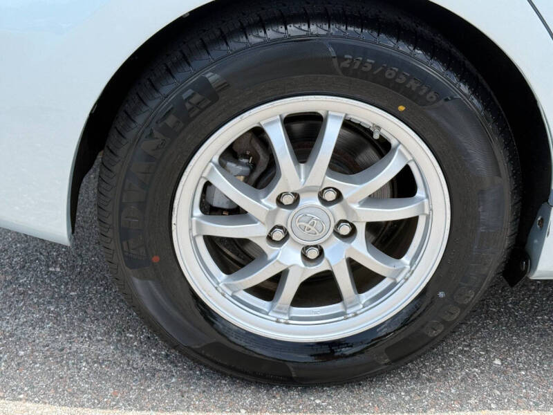 2013 Toyota Prius v Two