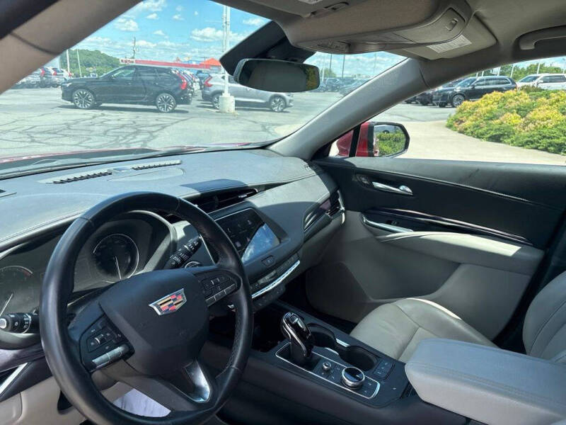 2022 Cadillac XT4 Luxury