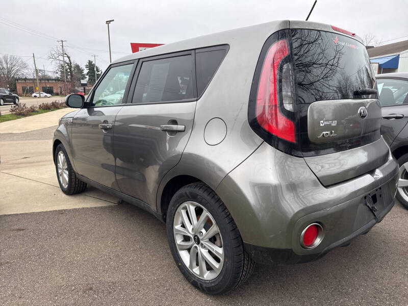 2018 Kia Soul + photo 2