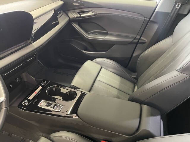 2025 Audi Q6 e-tron quattro Premium Plus