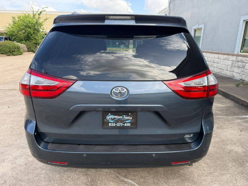2017 Toyota Sienna XLE 8-Passenger