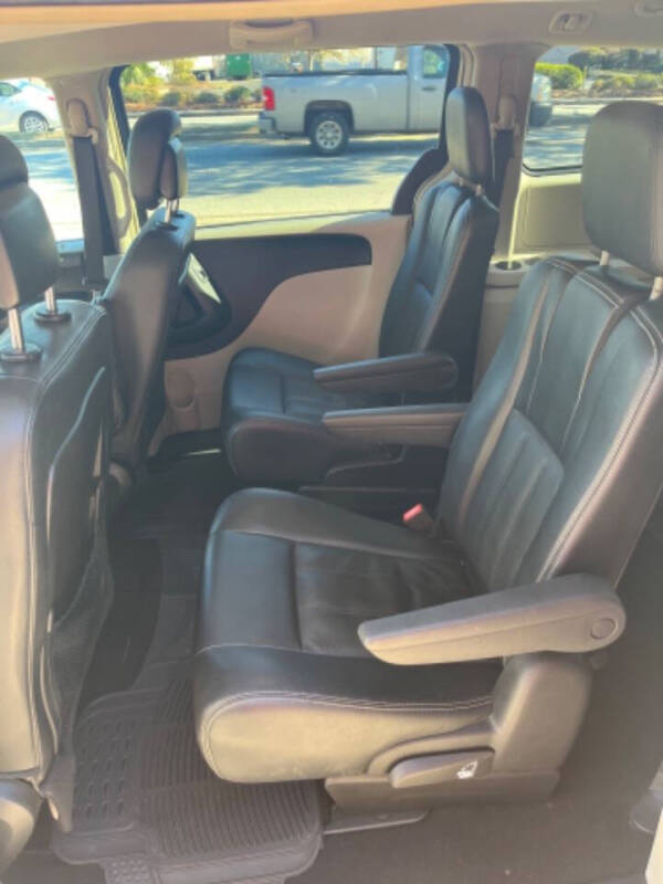 2016 Chrysler Town and Country Touring