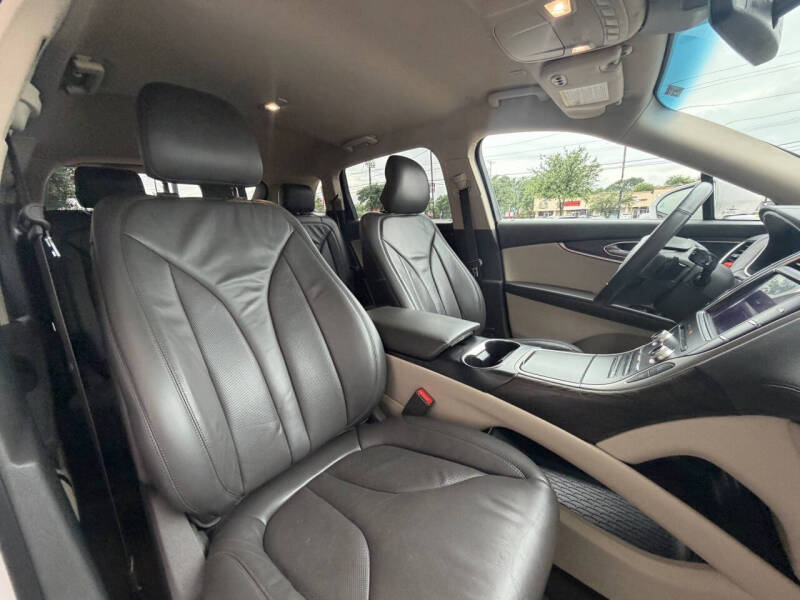 2019 Lincoln Nautilus Select