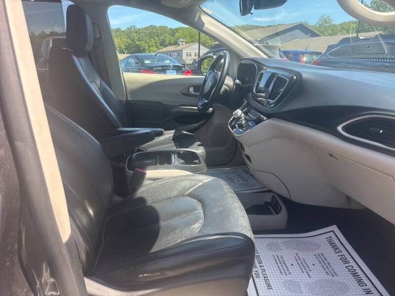 2017 Chrysler Pacifica Touring-L