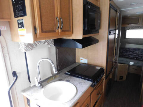 2017 Thor Motor Coach Axis