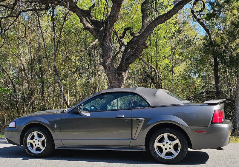2003 Ford Mustang Deluxe