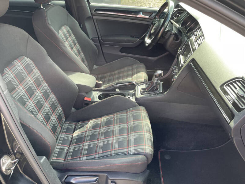 2017 Volkswagen Golf GTI SE