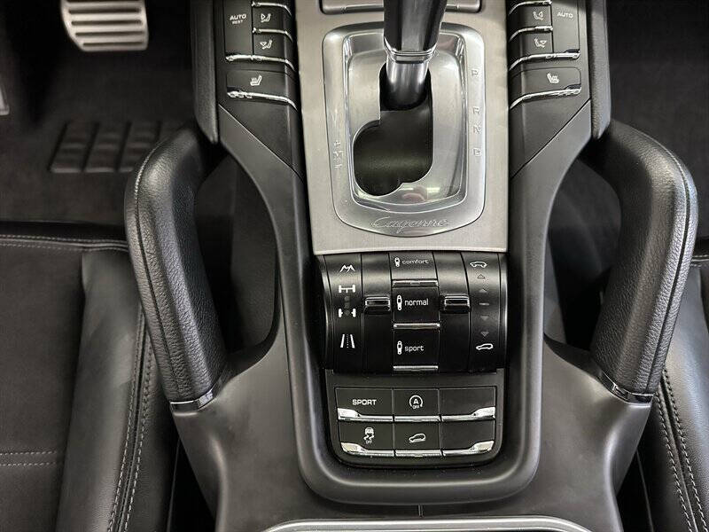 2013 Porsche Cayenne GTS
