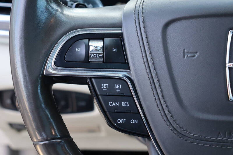 2018 Lincoln Continental Select