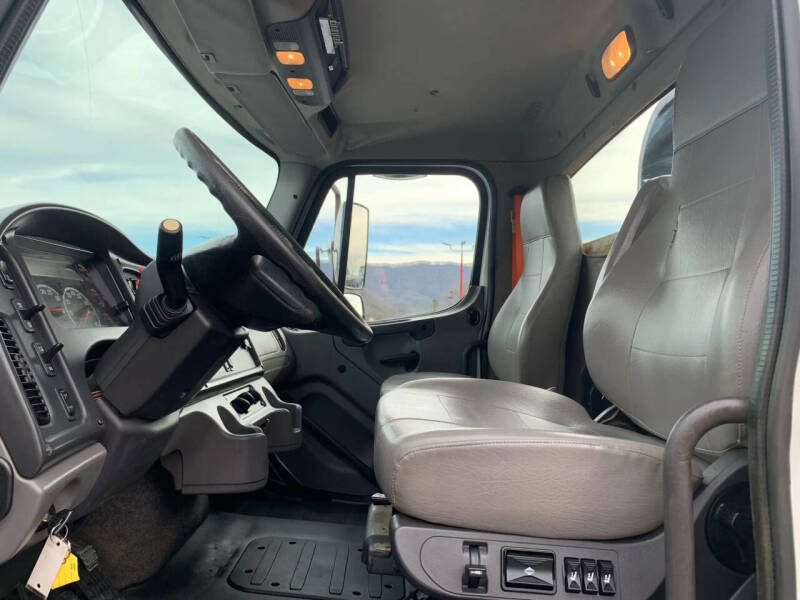 2017 Freightliner M2 106