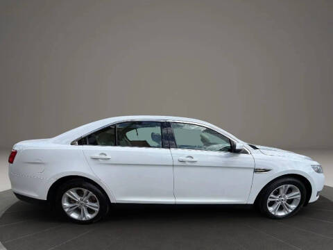 2018 Ford Taurus SEL