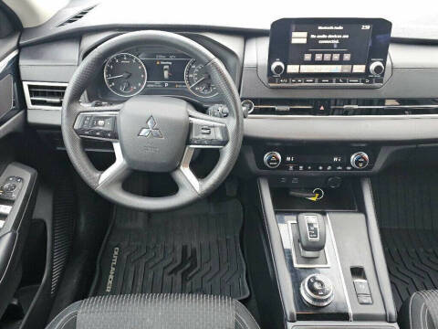 2022 Mitsubishi Outlander ES