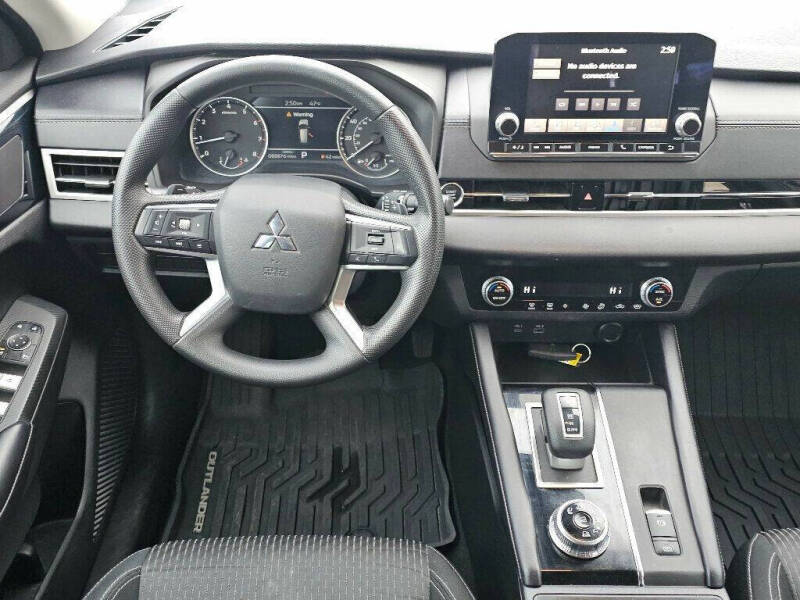 2022 Mitsubishi Outlander ES