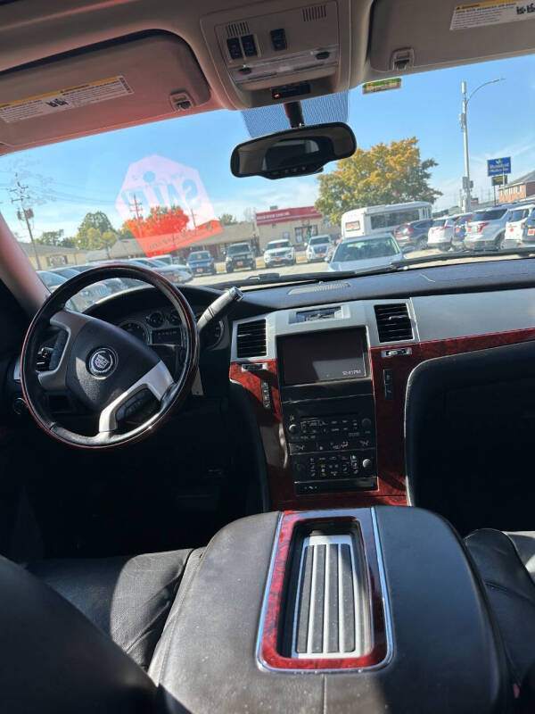 2012 Cadillac Escalade Luxury