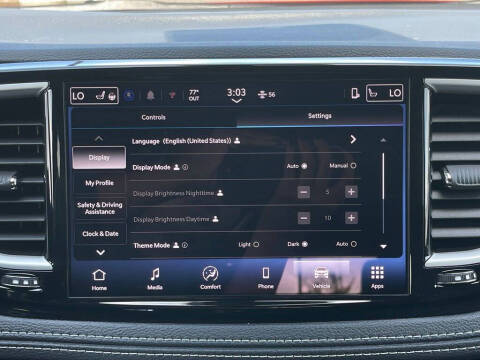2027 Chrysler Pacifica Select