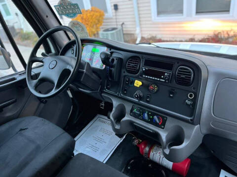 2020 Freightliner M2 106