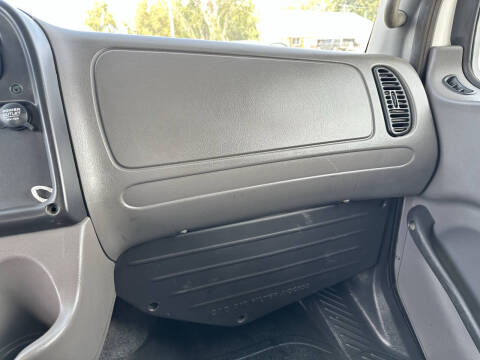 2012 Freightliner M2 106