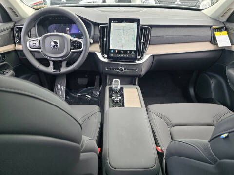 2025 Volvo XC90 B6 Core Bright Theme