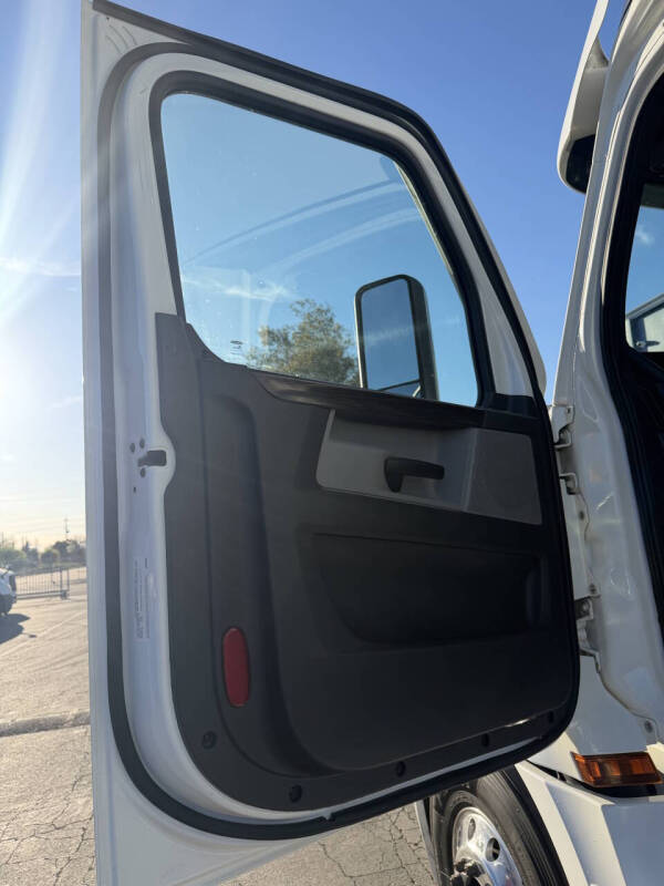 2022 Freightliner Cascadia