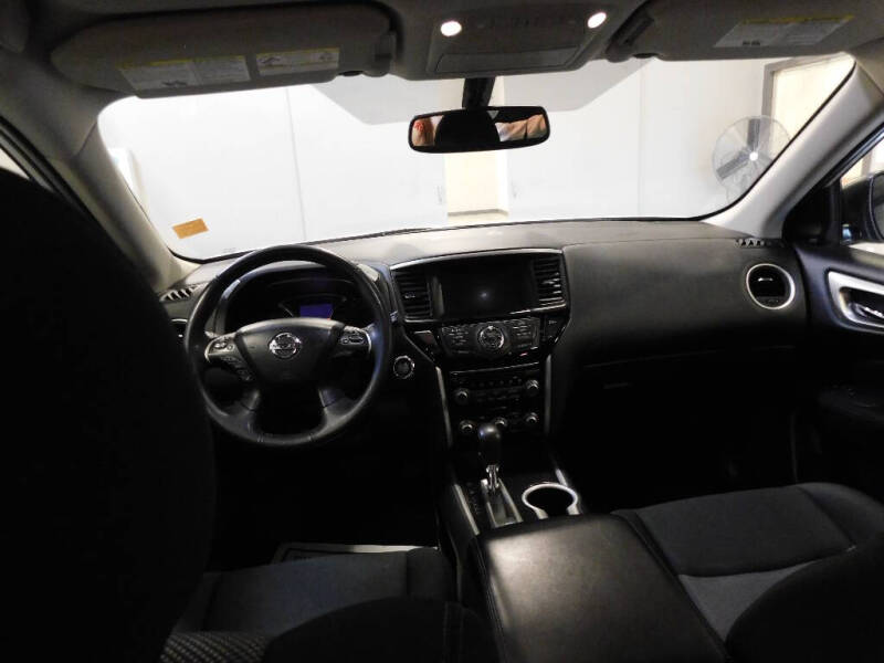 2019 Nissan Pathfinder SV