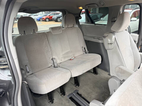 2015 Toyota Sienna LE 8-Passenger