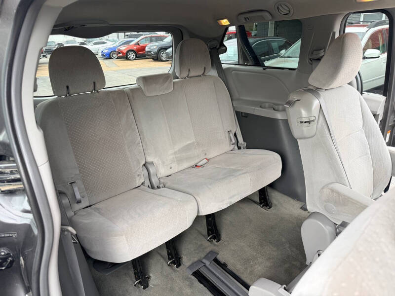 2015 Toyota Sienna LE 8-Passenger