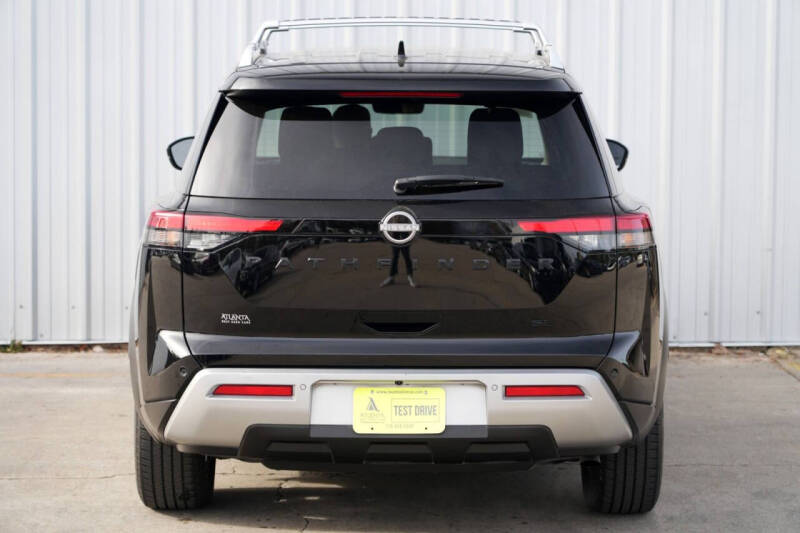 2023 Nissan Pathfinder SL