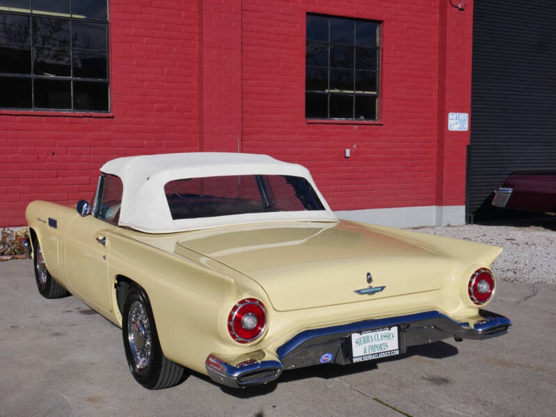 1957 Ford Thunderbird