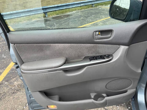 2009 Toyota Sienna CE 8-Passenger