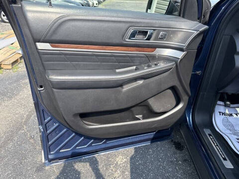 2017 Ford Explorer Platinum