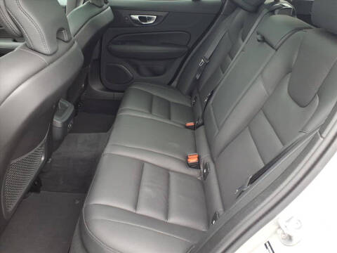 2025 Volvo V60 Cross Country B5 Plus